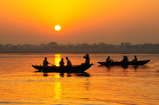 India, Ganges, river, boat, fishermen