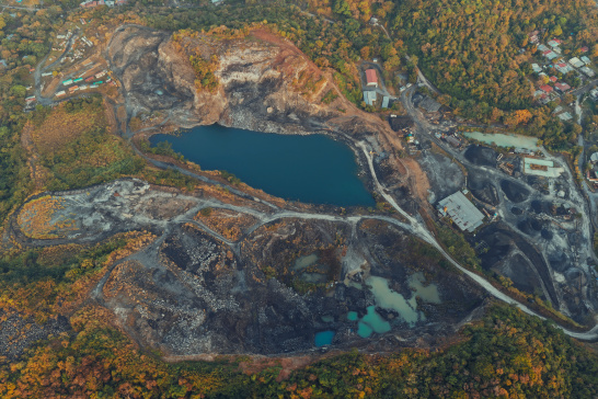 quarry_lake_lush_greenery_Panama